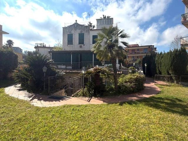 Appartamento in vendita a Pozzuoli, Campania