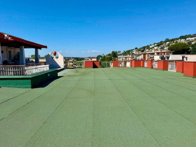 Appartamento in vendita a Pozzuoli, Campania