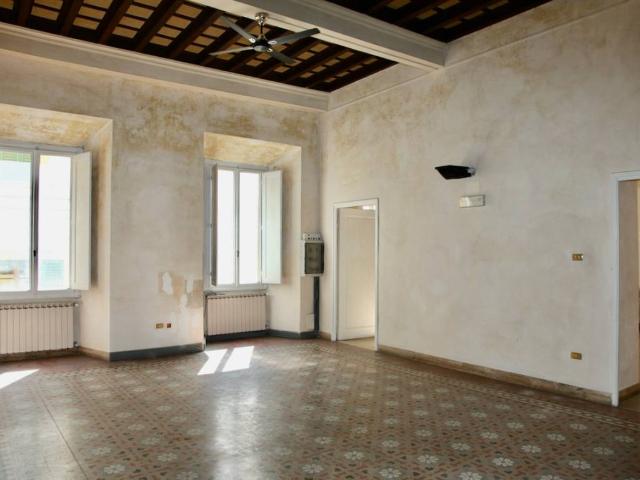 Appartamento in vendita a Prato, Toscana
