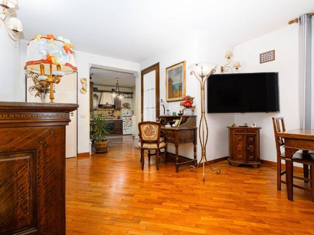 Appartamento in vendita a Prato, Toscana