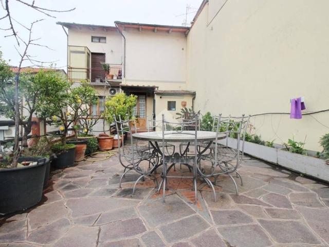Appartamento in vendita a Prato, Toscana