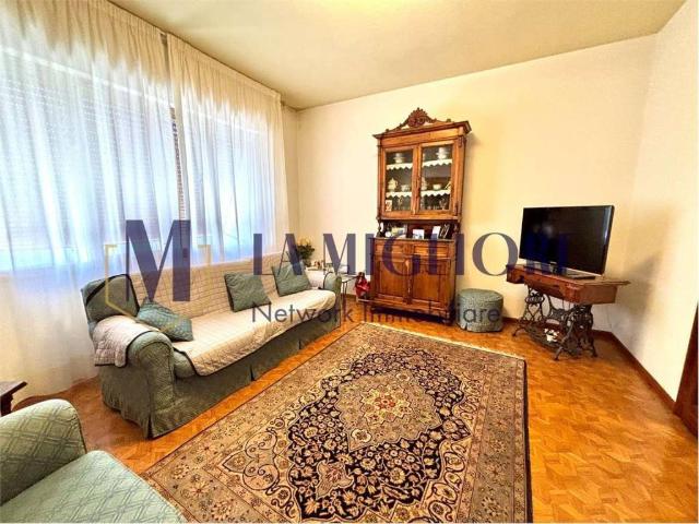 Villa Indipendente in vendita a Prato, Toscana