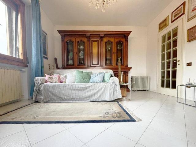 Appartamento in vendita a Prato, Toscana