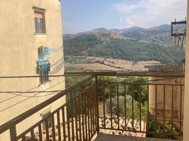 Appartamento in vendita a Rione Santa Rosalia, Prizzi