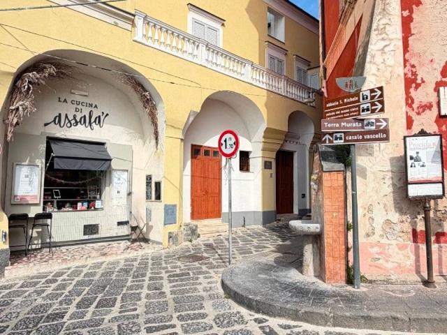 Appartamento in vendita a Corricella, Procida