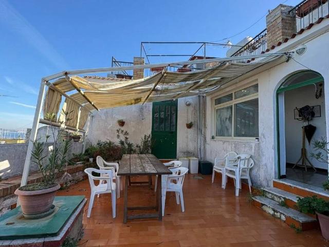 Appartamento in vendita a Corricella, Procida