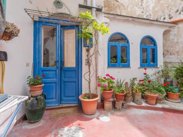 Appartamento in vendita a Corricella, Procida