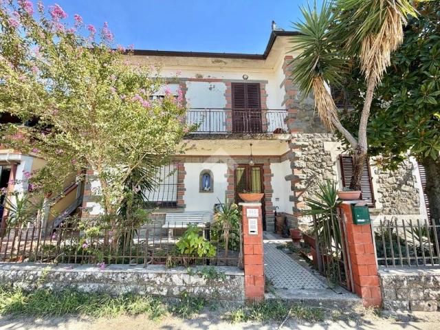 Villa Indipendente in vendita a Quarrata, Toscana