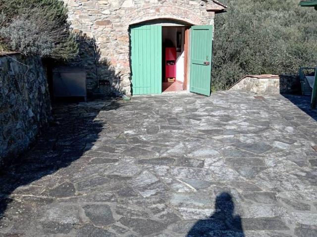 Villa Indipendente in vendita a Lucciano, Quarrata