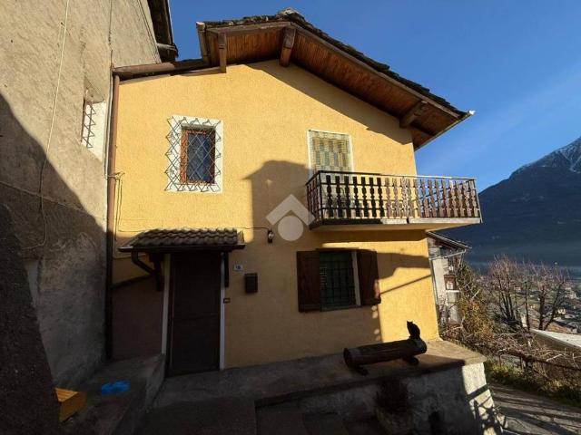 Villa Indipendente in vendita a Quart, Aosta