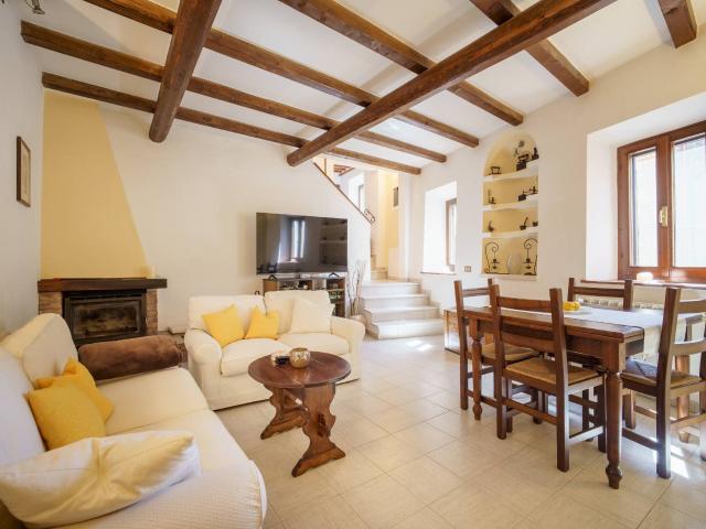 Appartamento in vendita a Radicondoli, Toscana