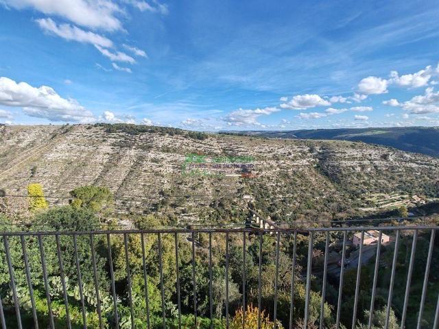 Appartamento in vendita a Cappuccini, Ragusa