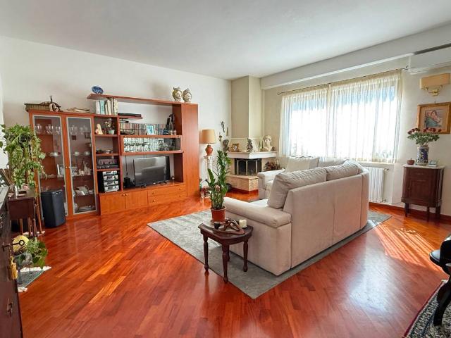 Appartamento in vendita a Ragusa, Sicilia
