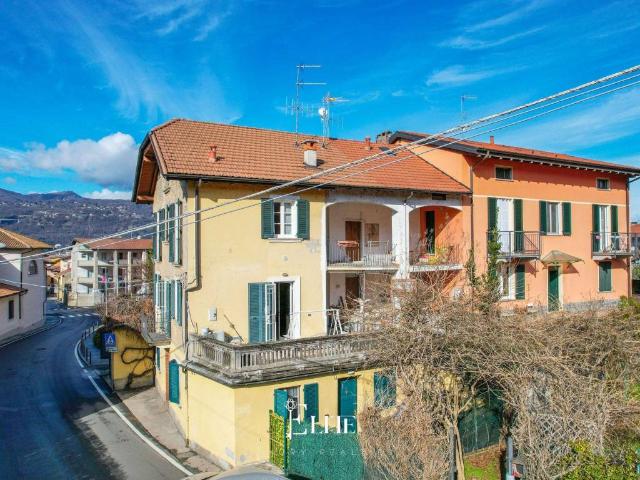 Appartamento in vendita a Ranco, Lombardia
