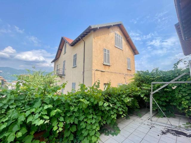 Appartamento in vendita a Ranco, Lombardia