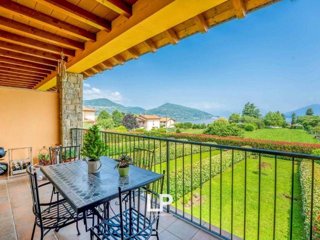 Appartamento in vendita a Ranco, Lombardia