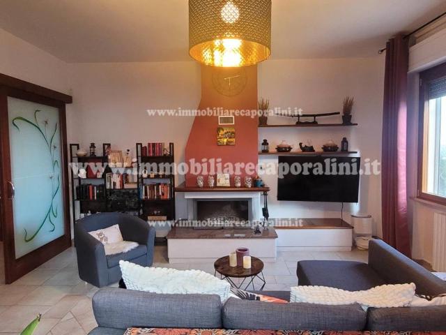Appartamento in vendita a Contrada Bagnolo, Marche