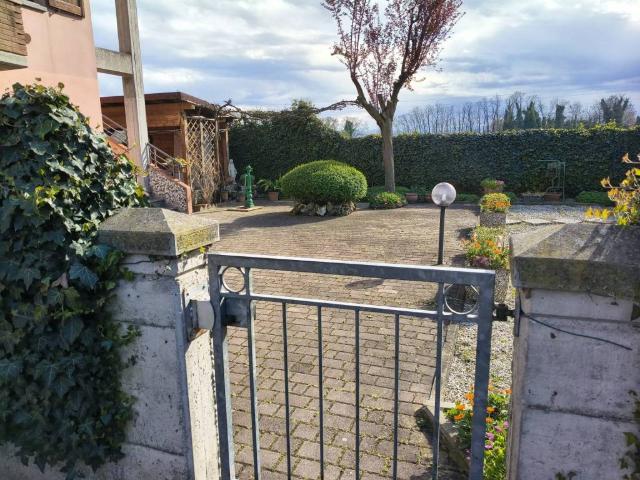 Appartamento in vendita a Re, Reggio Emilia