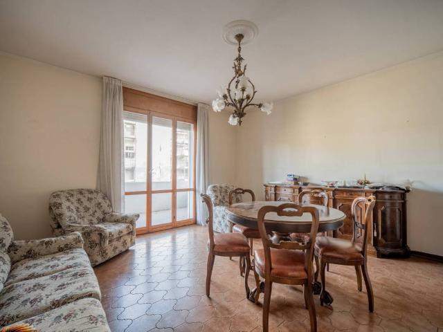 Appartamento in vendita a Re, Reggio Emilia