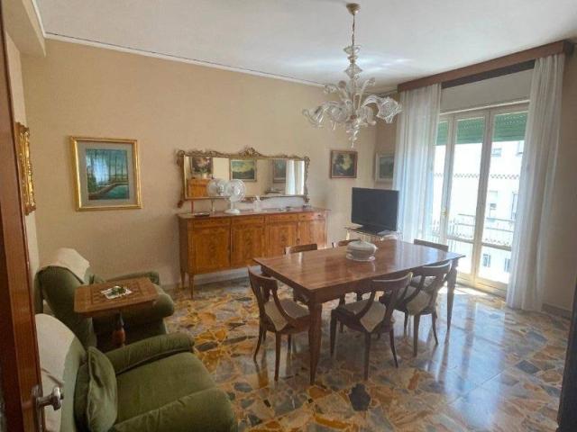 Appartamento in vendita a Sant'Agostino esterna-Porta Castello, Re