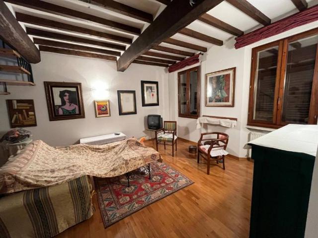 Appartamento in vendita a San Francesco-Giardini Pubblici, Re