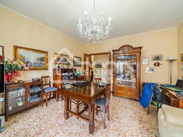 Appartamento in vendita a Mirabello, Re