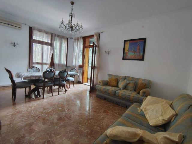 Appartamento in vendita a Sant'Agostino esterna-Porta Castello, Re