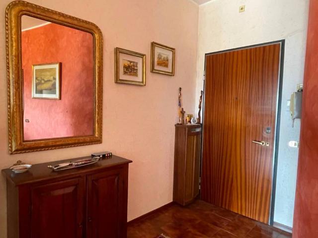 Appartamento in vendita a Villaggio Stranieri-Bazzarola, Re