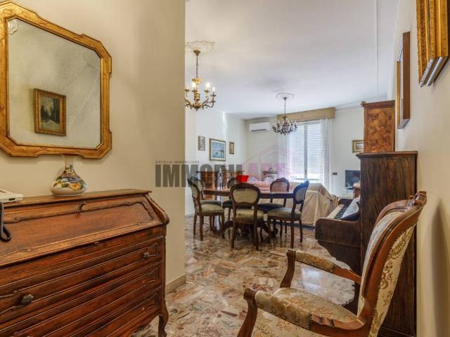 Appartamento in vendita a Spirito Santo-Orologio, Re