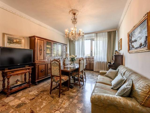 Appartamento in vendita a San Francesco-Giardini Pubblici, Re