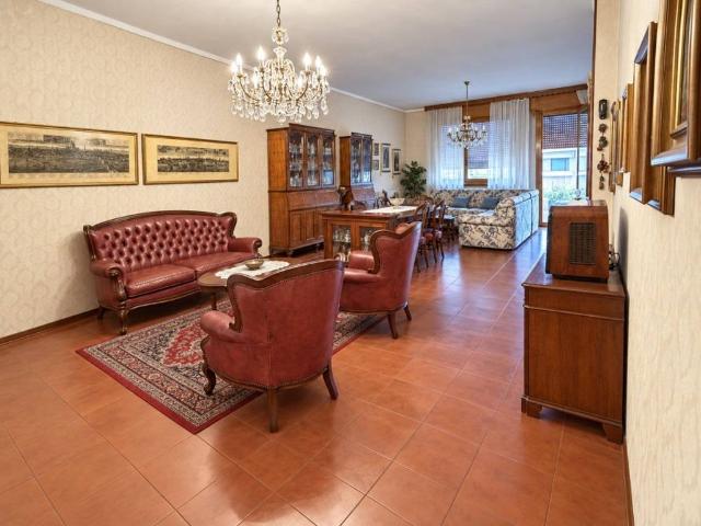Appartamento in vendita a Villaggio Stranieri, Reggio Emilia