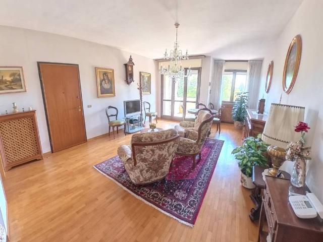Appartamento in vendita a Mirabello, Re
