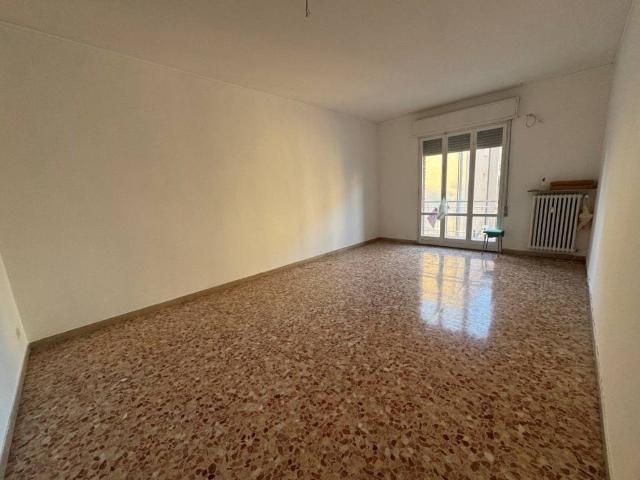 Appartamento in vendita a Sant'Agostino esterna-Porta Castello, Reggio Emilia