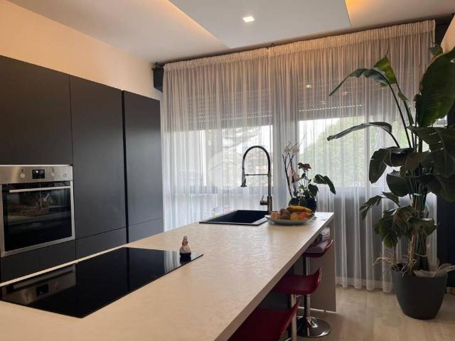 Appartamento in vendita a Villaggio Olimpia, Reggio Emilia