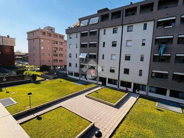 Appartamento in vendita a Rho, Lombardia