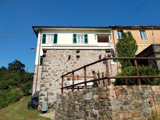 Appartamento in vendita a Riccò Del Golfo, Liguria
