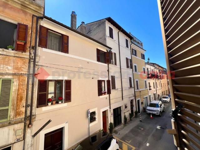 Appartamento in vendita a Piazza Tevere, Rieti