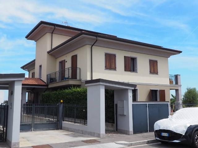 Appartamento in vendita a Rivolta D'adda, Lombardia