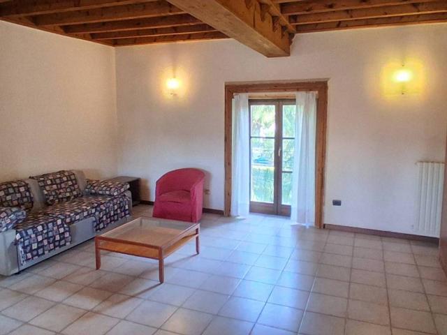 Appartamento in vendita a Robbiate, Lecco