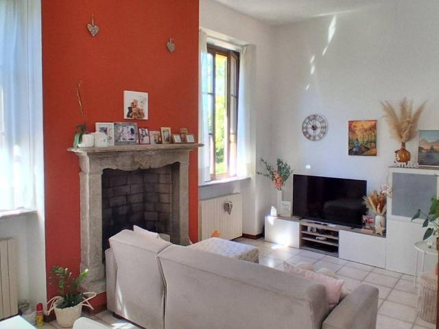 Appartamento in vendita a Robbiate, Lombardia