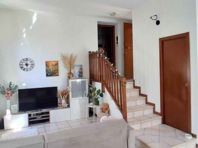 Appartamento in vendita a Robbiate, Lombardia