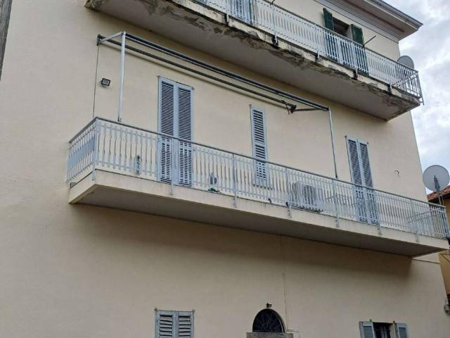 Appartamento in vendita a Robbiate, Lombardia