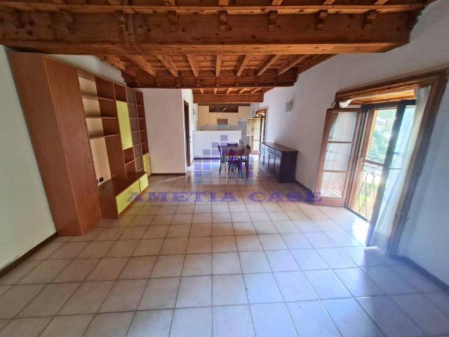 Appartamento in vendita a Robbiate, Lombardia