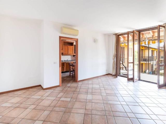 Appartamento in vendita a Robecco Sul Naviglio, Lombardia