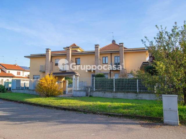 Appartamento in vendita a Robecco Sul Naviglio, Lombardia