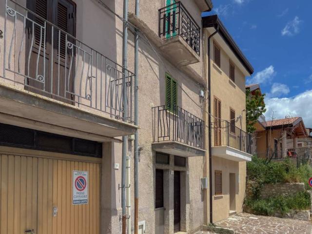 Appartamento in vendita a Rocca di Cambio, L'Aquila