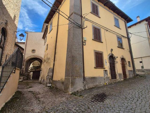 Appartamento in vendita a Rocca Di Mezzo, Abruzzo
