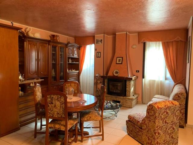 Appartamento in vendita a Roccamandolfi, Molise
