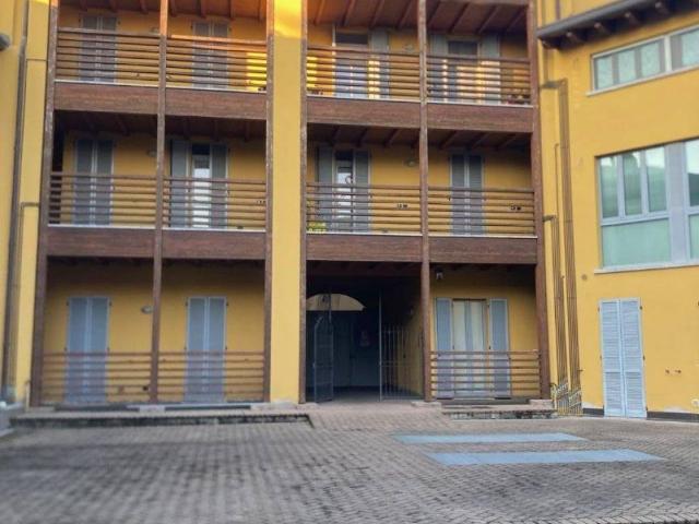 Appartamento in vendita a Rogeno, Lombardia