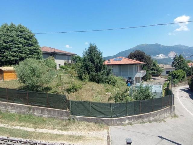 Appartamento in vendita a Rogeno, Lombardia